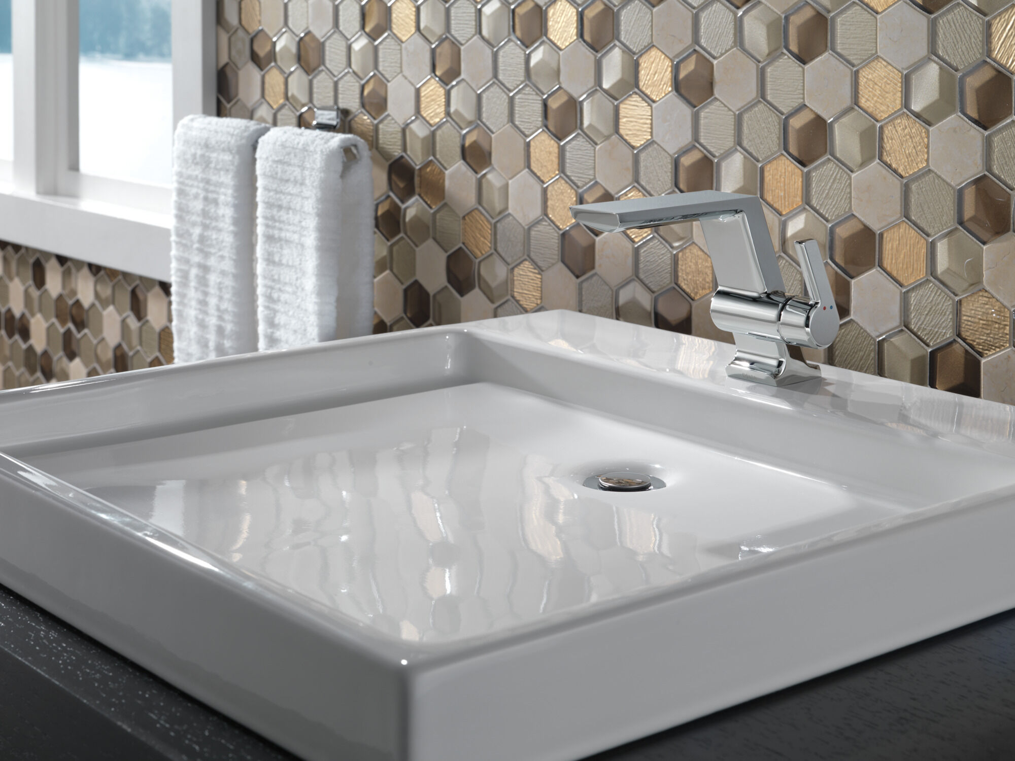 79955-PN Двойной держатель ткани Delta Faucet Pivotal Полированный никель  - Вид №10