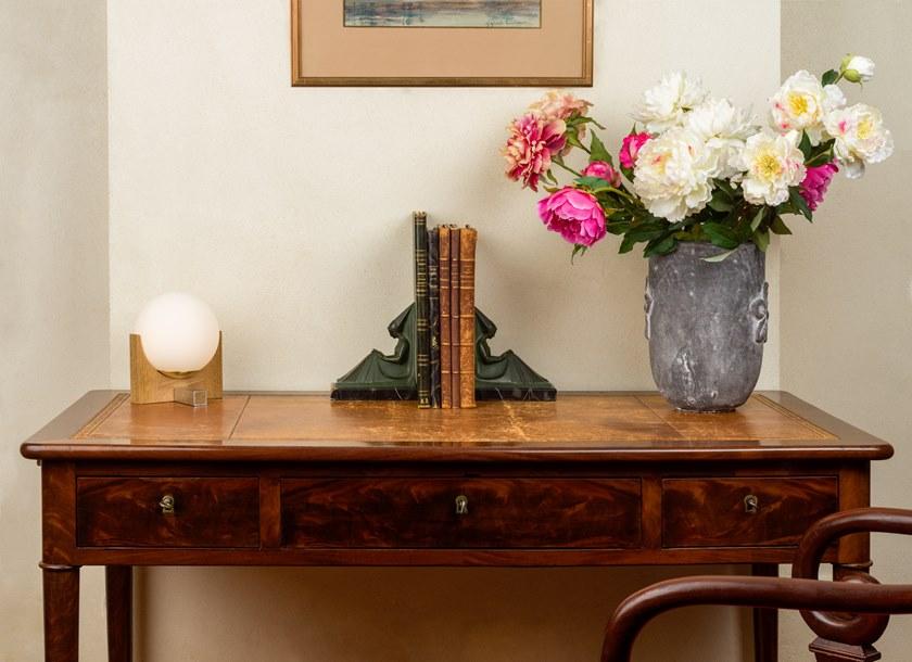 Pascal & Philippe Настольная лампа из опалового стекла на деревянном основании Juliette sun-id-1422038 - Вид №10