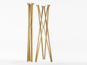 Напольная вешалка из массива дерева