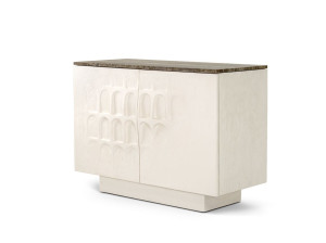 Шкаф с распашными дверцами