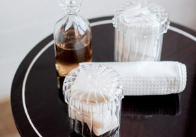 Gentry Home Туалетный столик Melrose из массива красного дерева  Гавана GH101596  - Вид №1