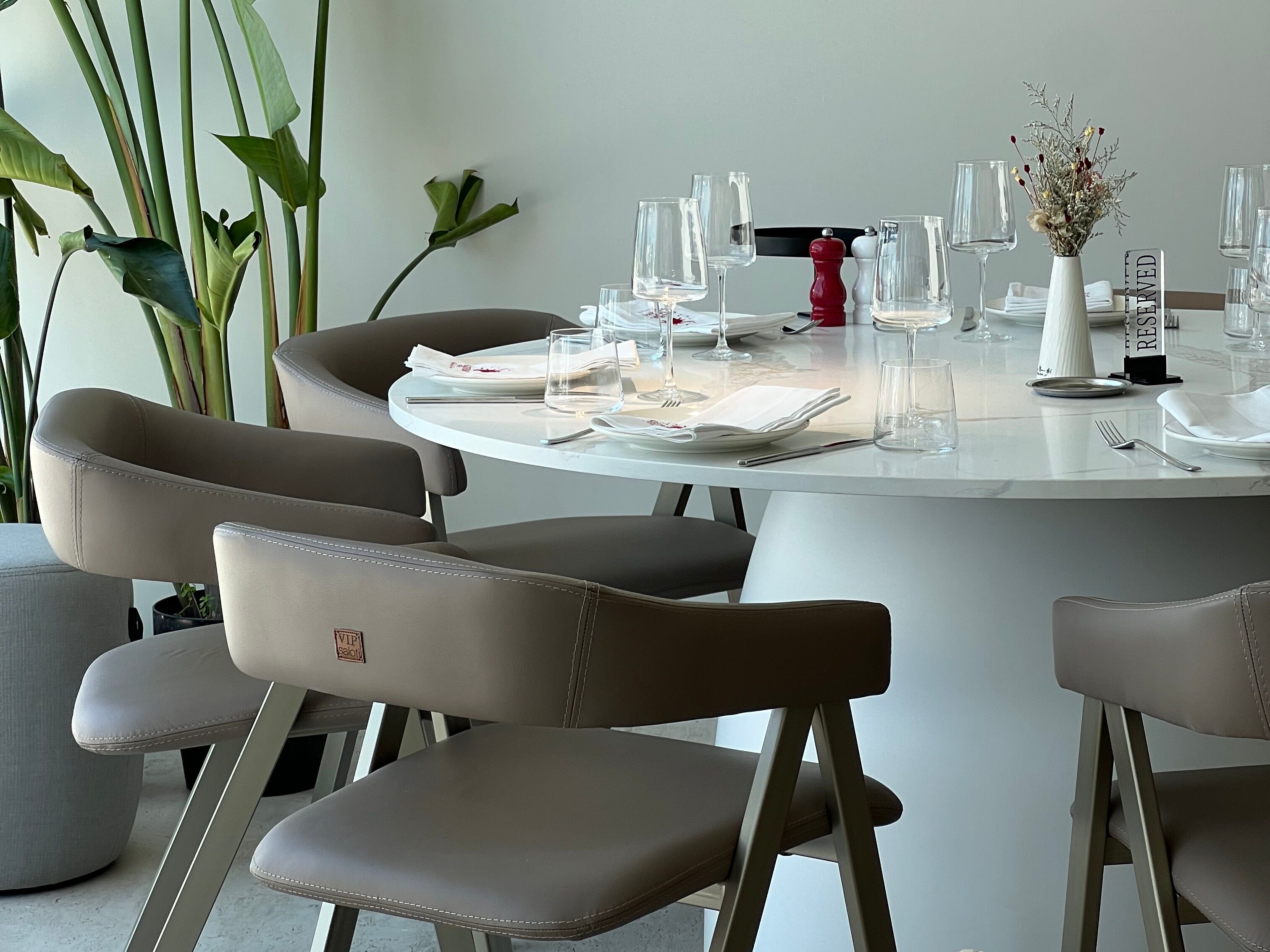 Стул с подлокотниками и встроенной подушкой ABLE ANTONIA ARCH-00071156 - Вид №7