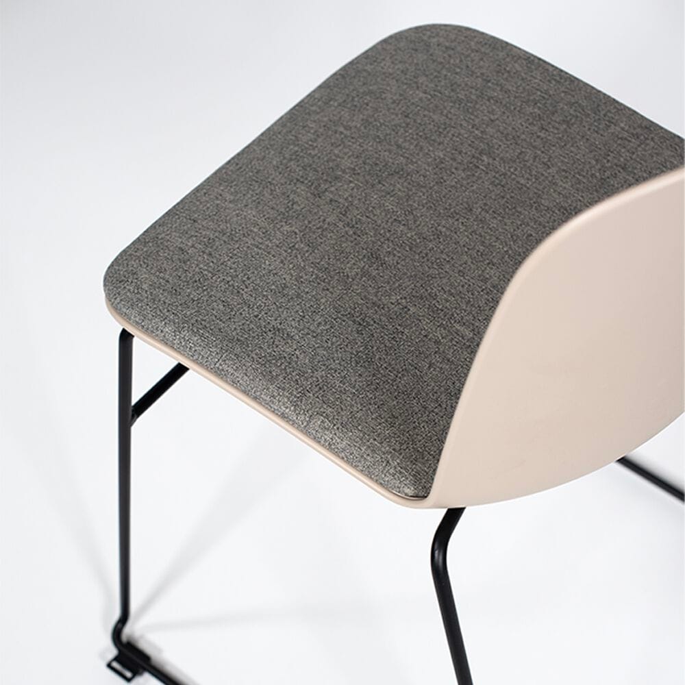 Штабелируемый стул из полипропилена с мягким сиденьем Infiniti Relief ARCH-00023018 - Вид №4