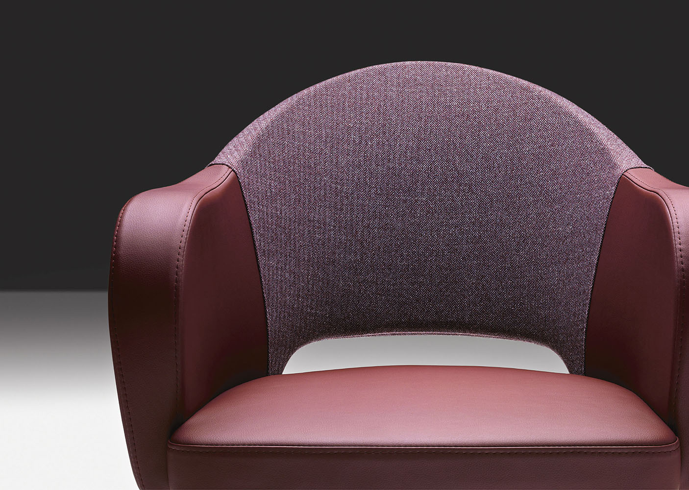 Agatha 048 Кресло с четырехсторонней стальной рамой. Сиденье и спинка мягкие. Et al. Agatha - Вид №2