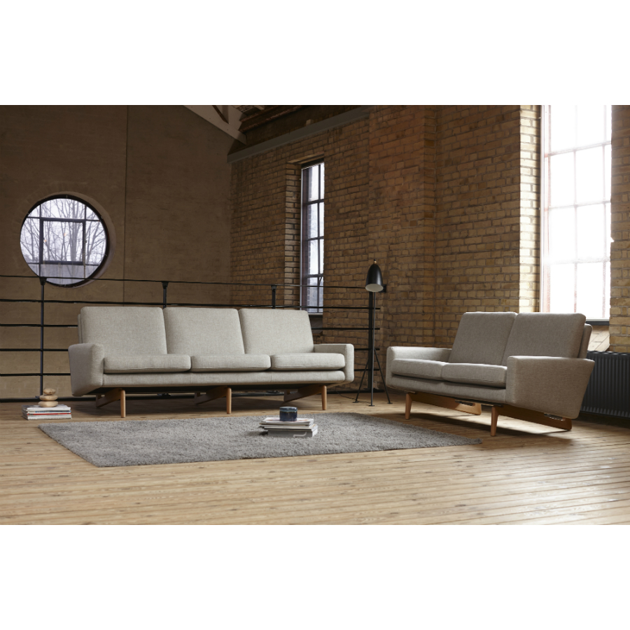 Диван трехместный Egsmark с мягкими подлокотниками, лакированный дуб, темно-серый Kragelund 20003202248 - Вид №1