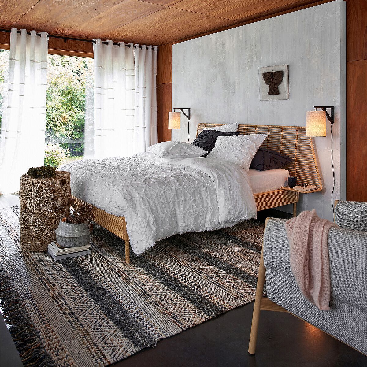 Плетеная двуспальная кровать со встроенными тумбочками AMPM SAGHIL ARCH-00050640 - Вид №6