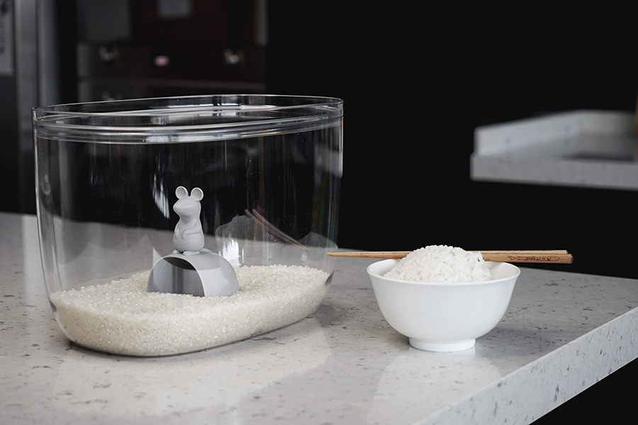 QL10298-CL-GY Контейнер с мерной ложкой lucky mouse 7 л Qualy  - Вид №1