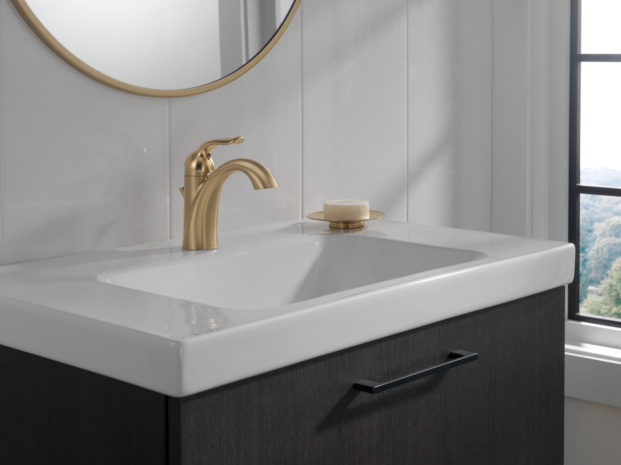 538-CZMPU-DST Смеситель для ванной с одной ручкой Delta Faucet Lahara Шампанское бронза  - Вид №4