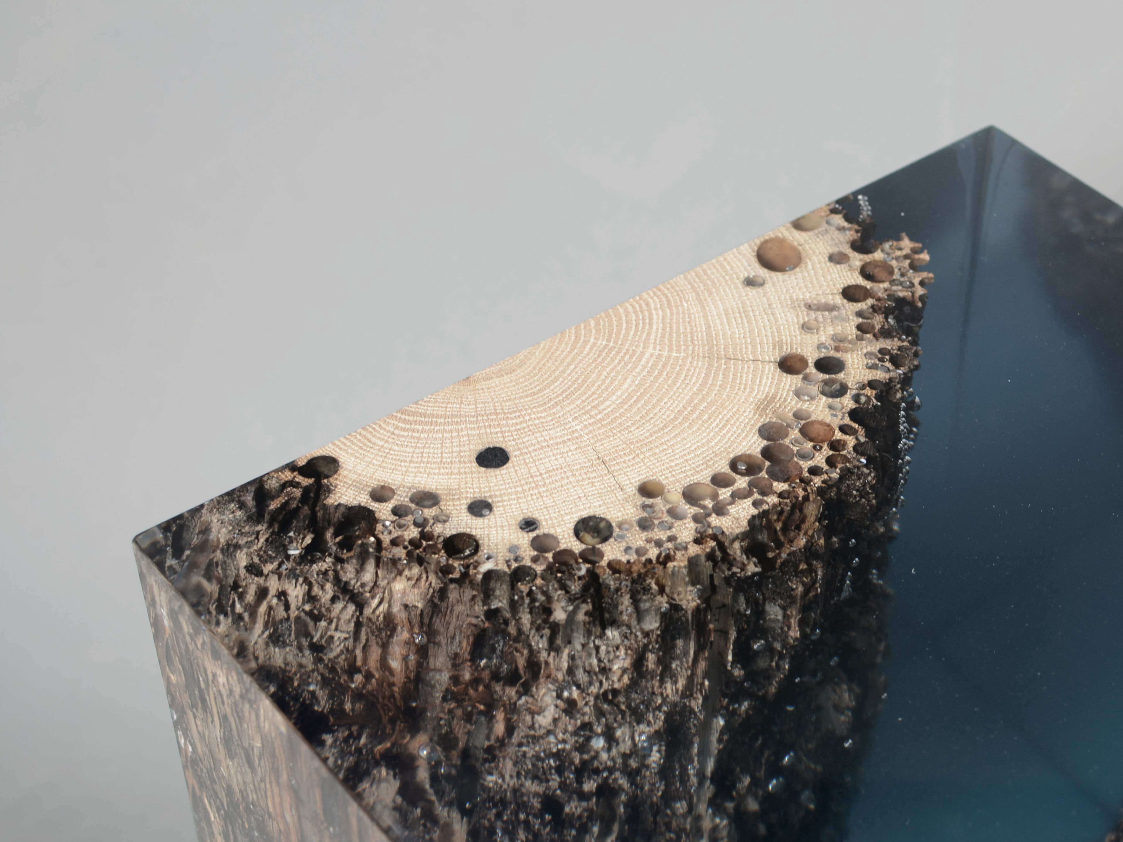 Табурет / журнальный столик из дуба и смолы alcarol Bricola ARCH-00008282 - Вид №7