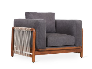 Тканевое кресло с подлокотниками