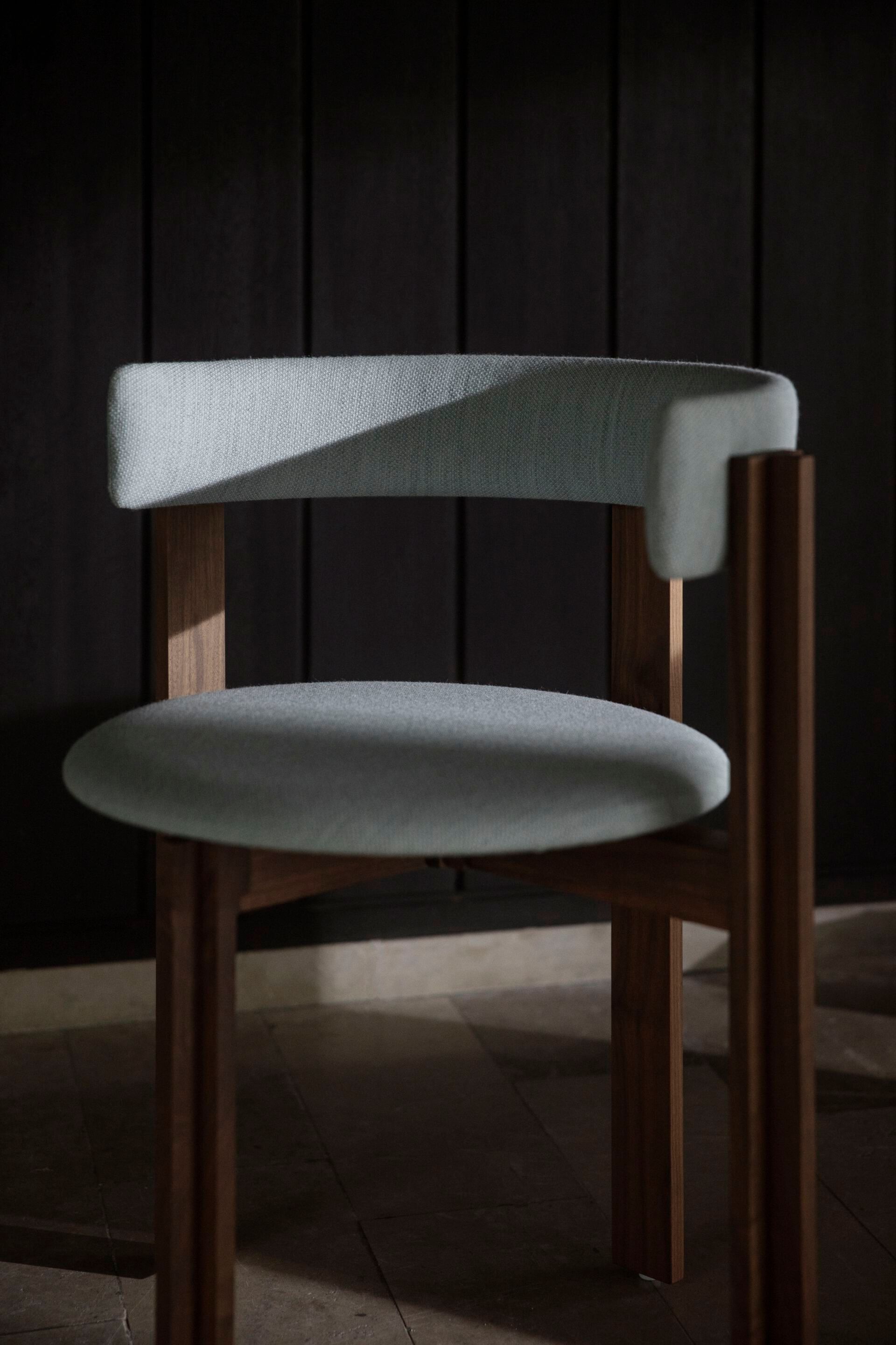 Дубовый стул с мягким сиденьем Karakter Principal ARCH-00109418 - Вид №11