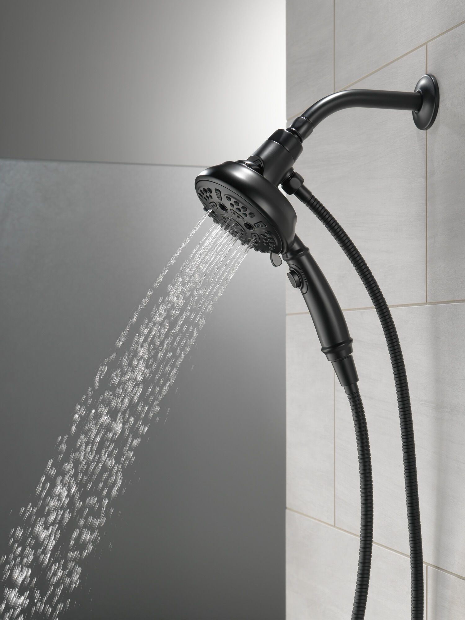 54710-BL-PK Ручной душ SureDock ™ с 7 настройками Delta Faucet Universal Showering Матовый черный  - Вид №11