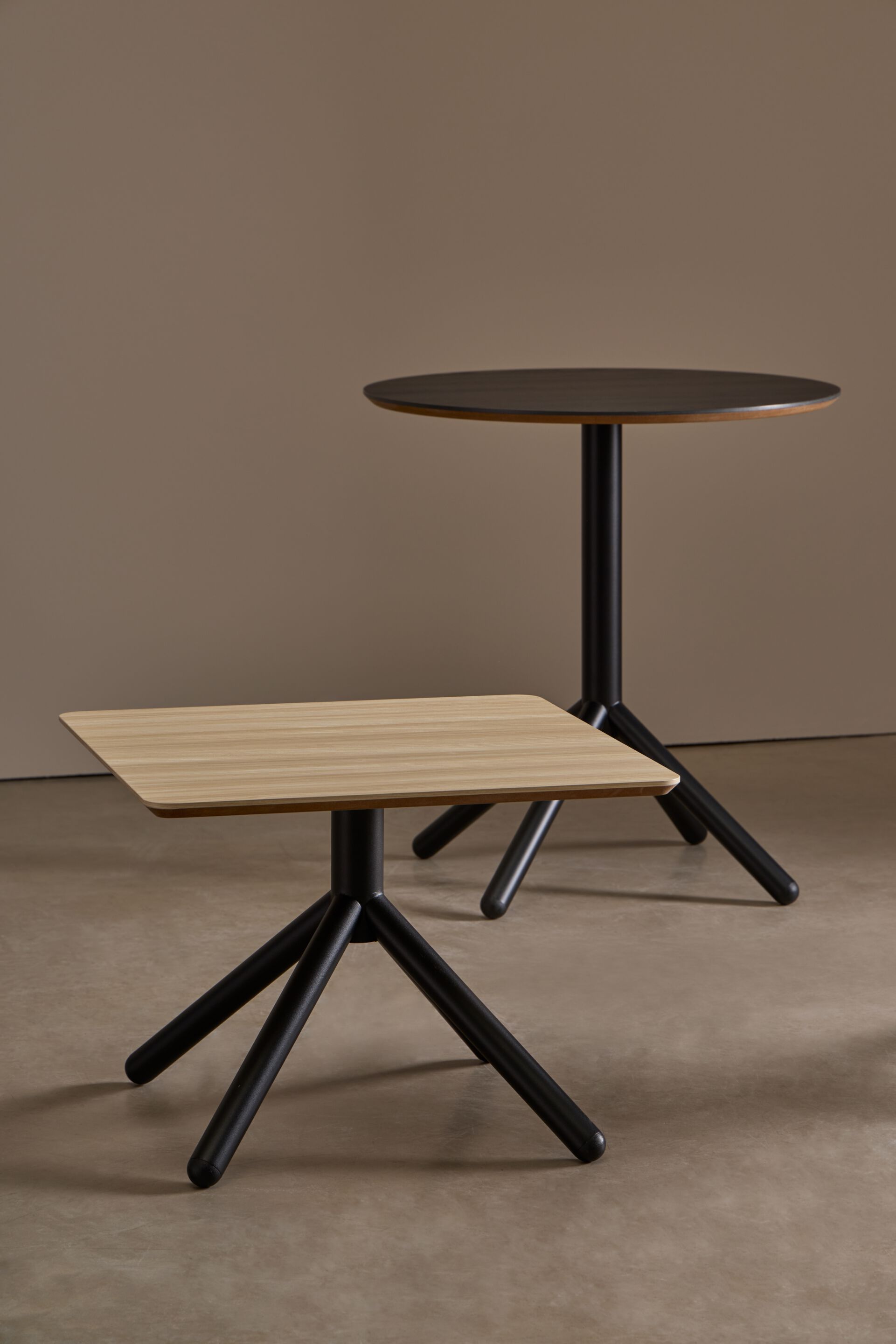 Круглый журнальный столик из ясеня Blasco&Vila Nomad ARCH-00037751 - Вид №5