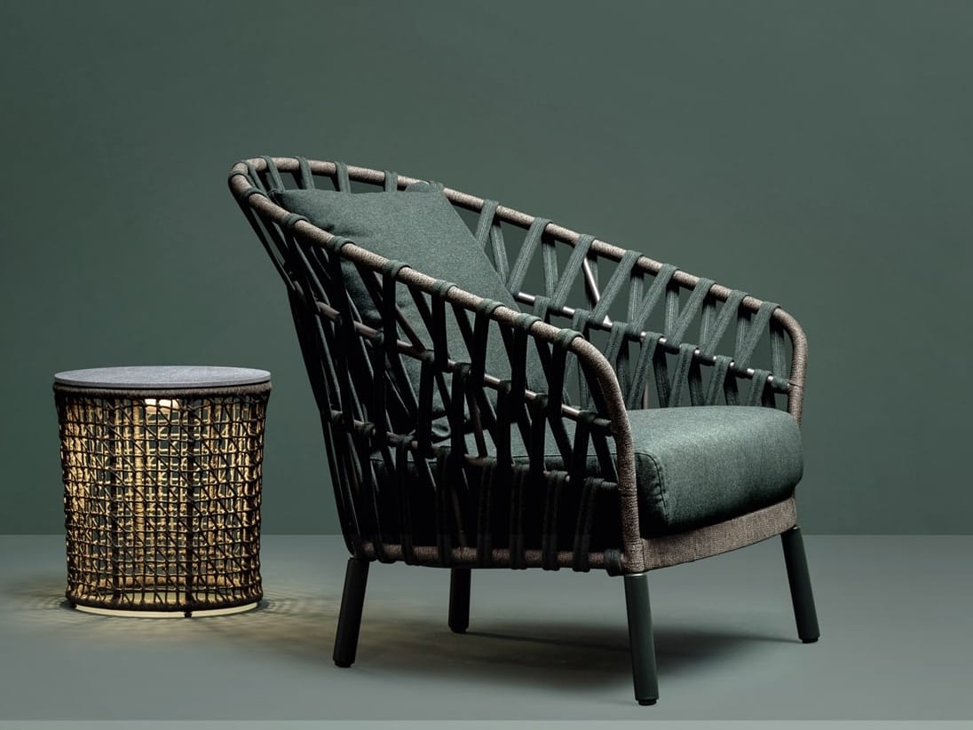 Кресло для сада из акриловой ткани с подлокотниками Varaschin Emma Cross ARCH-00102426