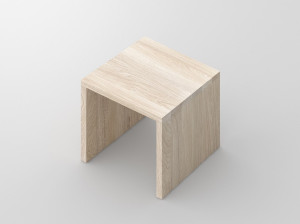 Твердый деревянный низкий стул