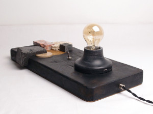 Деревянная настольная лампа