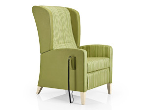 Кресло с подлокотниками