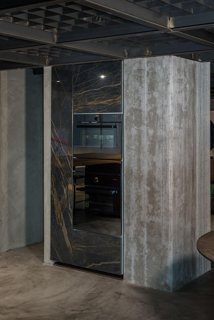 TM Italia Cucine Линейная кухня с духовкой колонкой и островом D90 sun-id-1492765 - Вид №2