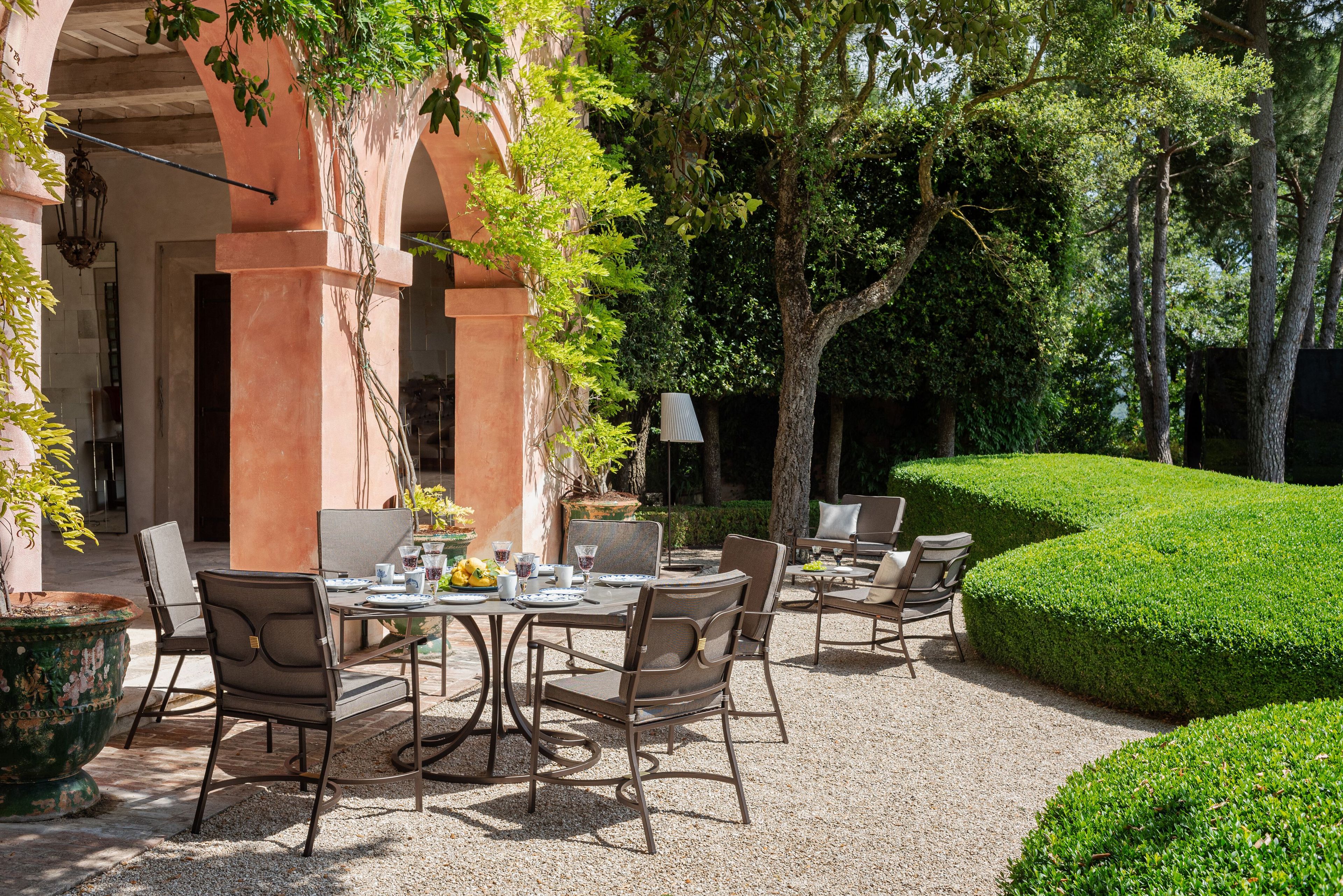 Низкий круглый садовый столик из керамогранита emu Collier ARCH-00103829 - Вид №2