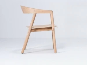 Gazzda Кресло из дуба с подлокотниками Muna