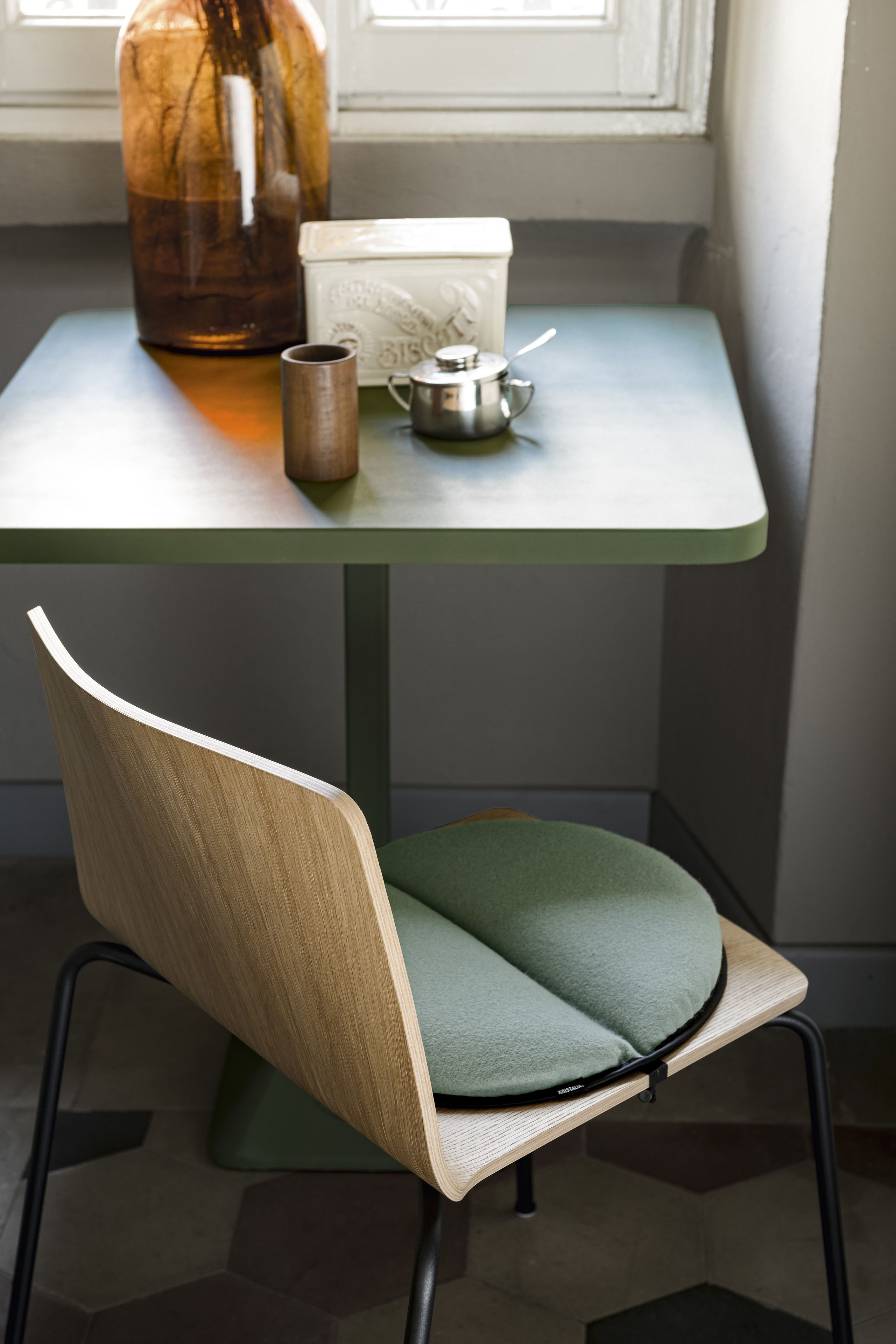 Открытый круглый сплошной цвет подушки Kristalia Lips ARCH-00060696 - Вид №7