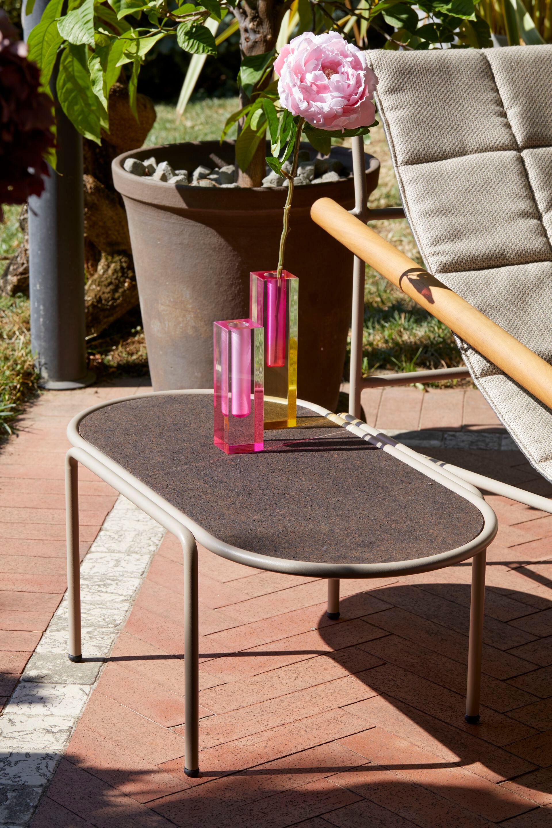 Овальный журнальный столик из окрашенного металла и пробки S-CAB Dress_Code ARCH-00085304 - Вид №1