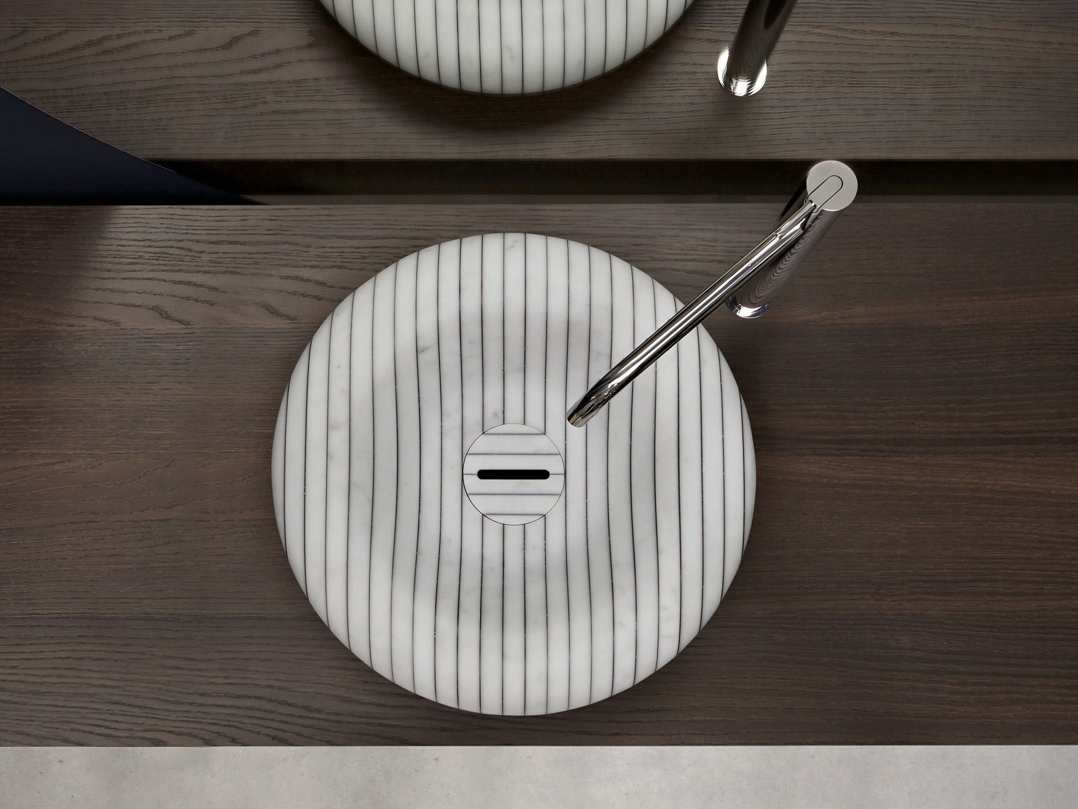 Круглая столешница из каррарского мрамора Antoniolupi Между строк ARCH-00121764