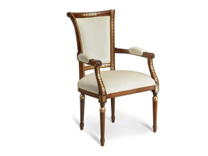 Стул из массива дерева с подлокотниками