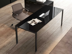 Стол / Стол для совещаний со стеклянной столешницей