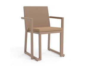 Стул с подлокотниками