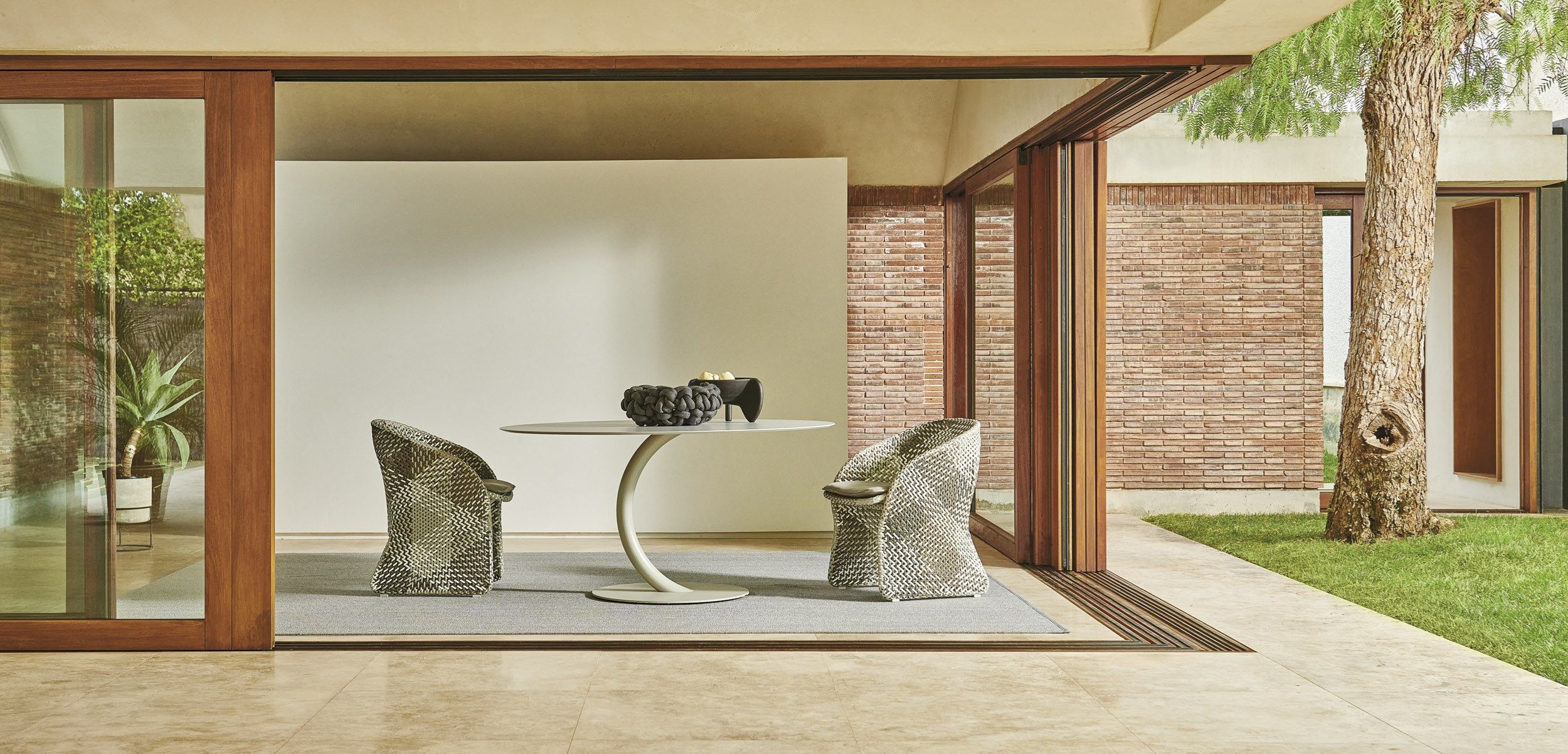 Стальной круглый садовый стол Varaschin Flexion ARCH-00052324 - Вид №1