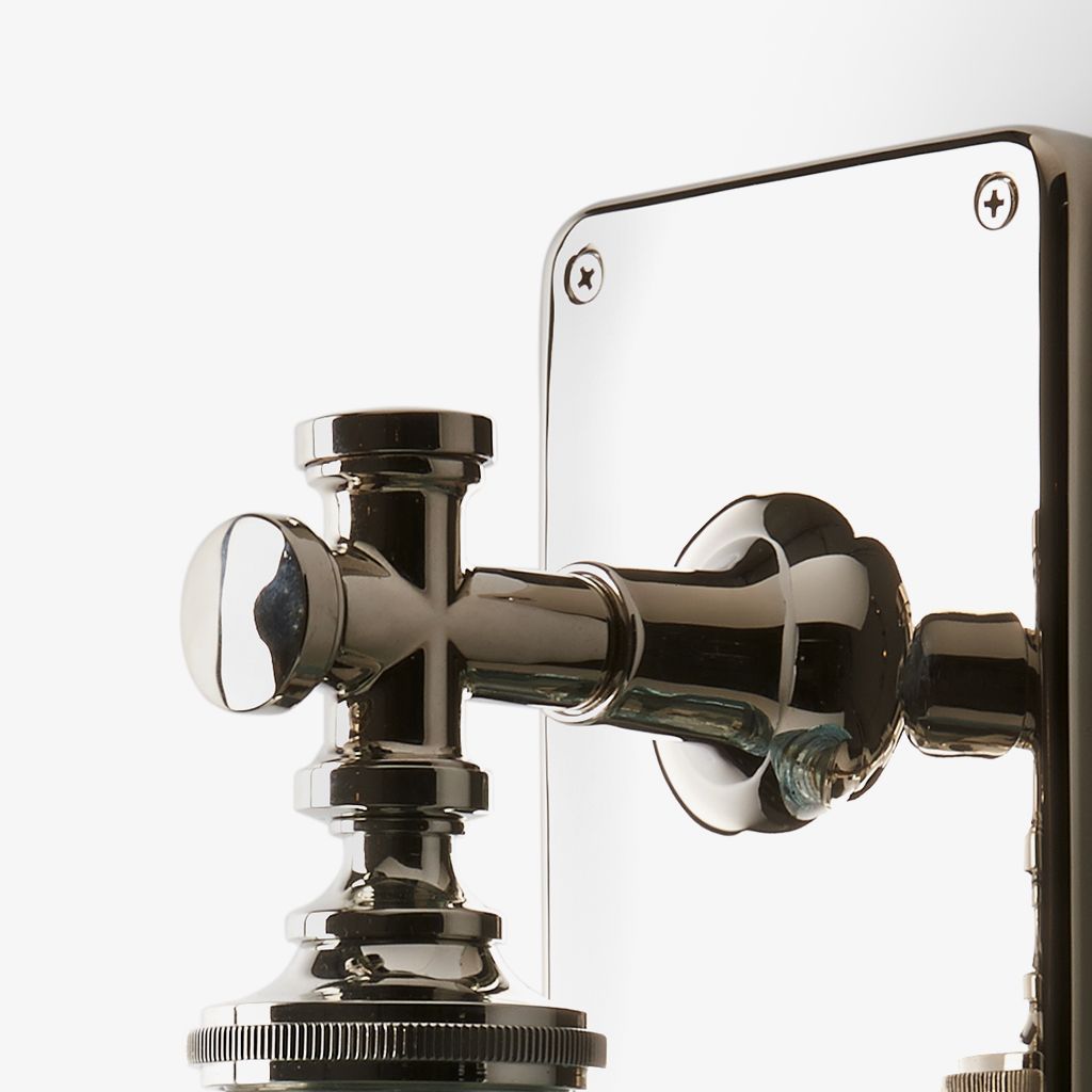 WLLT02 Настенный бра на одну руку Watt с плафоном из ребристого стекла Waterworks  - Вид №1