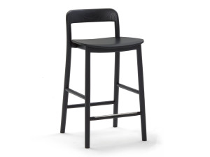 Высокий деревянный стул