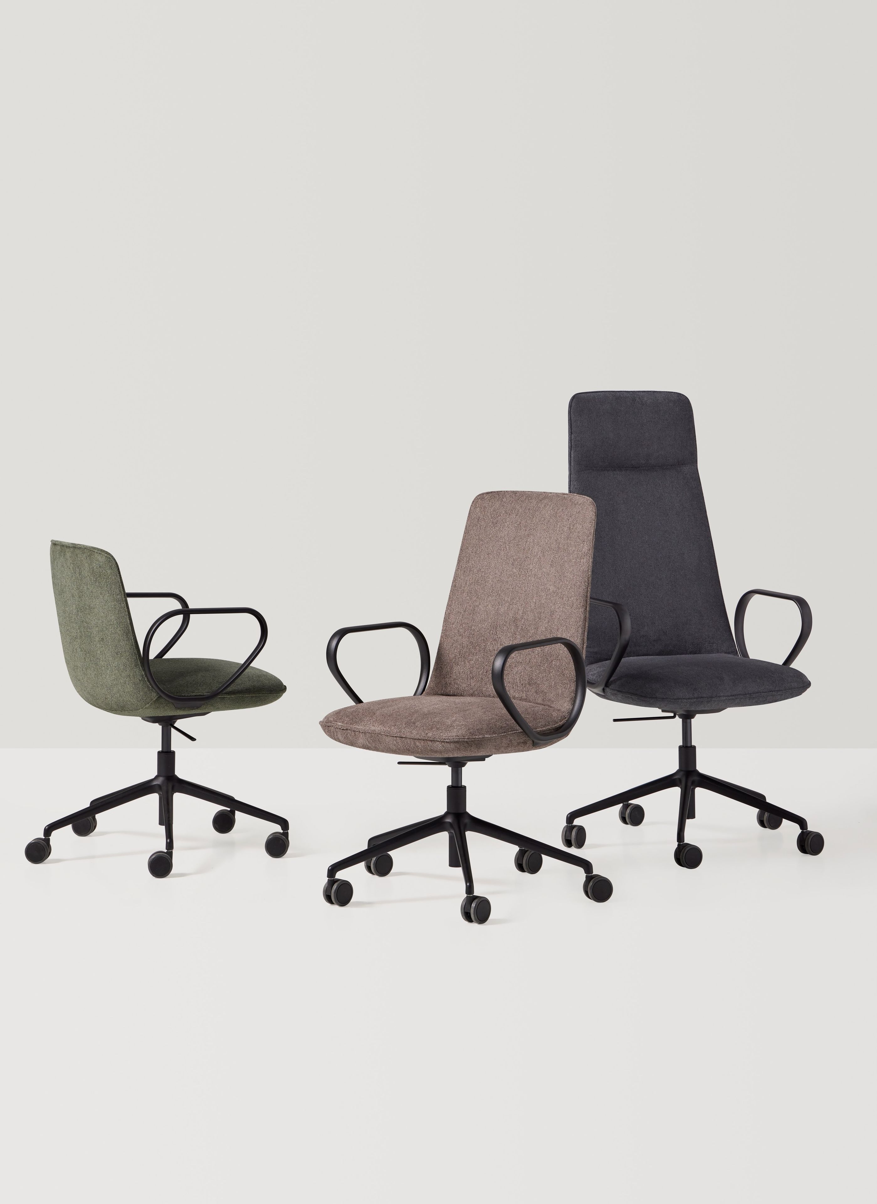 Регулируемое по высоте офисное кресло руководителя с подлокотниками 5 спиц INCLASS ARCH-00090670 - Вид №2