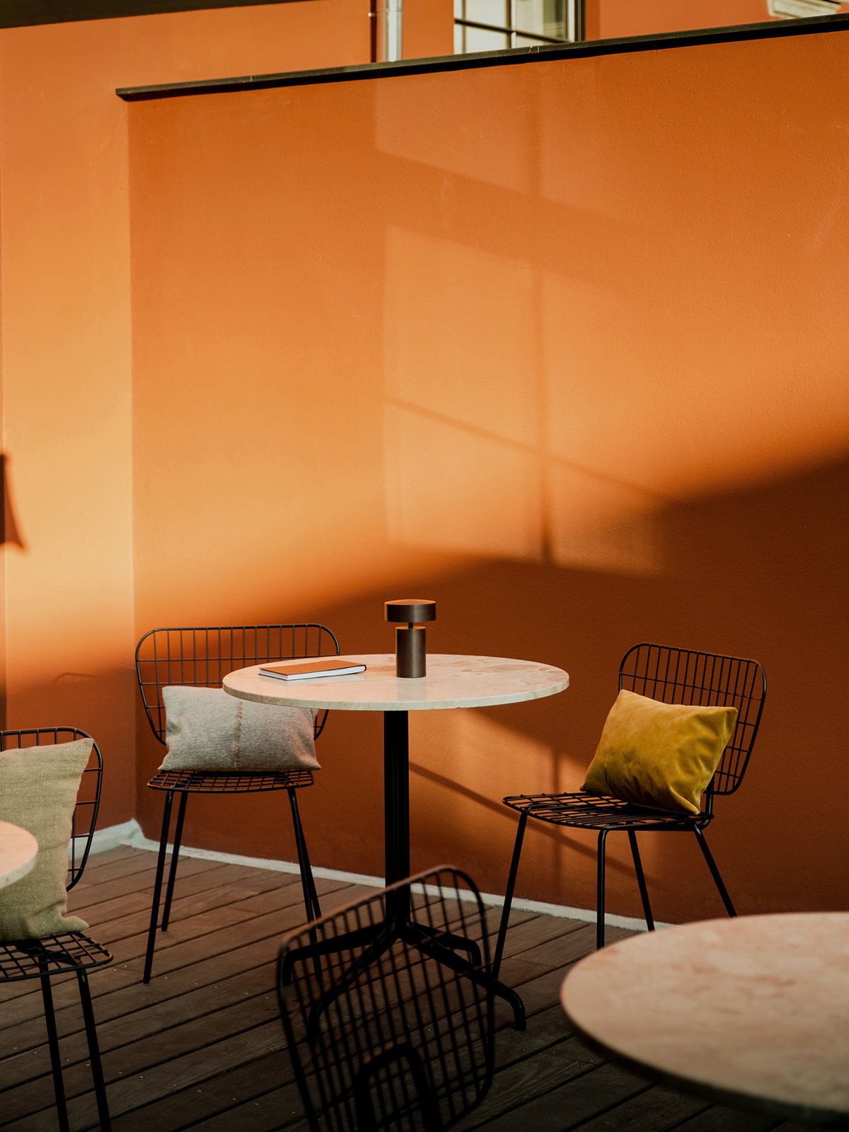 9337659 MENU Стол-колонна Harbour, круглый со звездообразным основанием Бар  - Вид №18