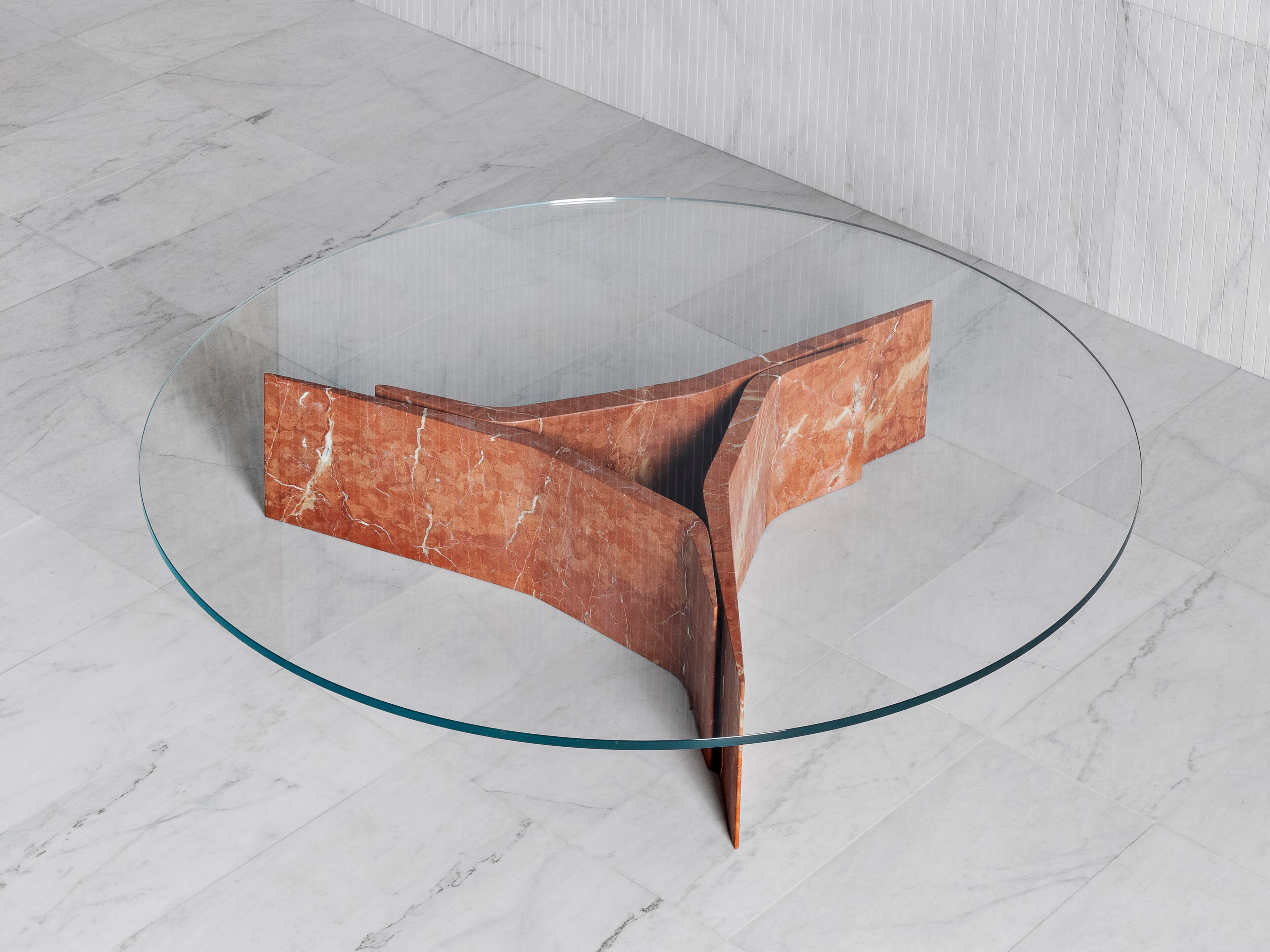 Низкий круглый журнальный столик из мрамора и стекла LUCE DI CARRARA провод ARCH-00100803