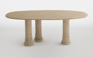 Переработанный стеклянный стол