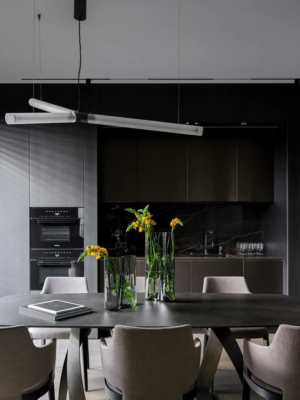 Выдвижная линейная кухня с керамогранитным полуостровом TM Italia Cucine ARCH-00053422 - Вид №1