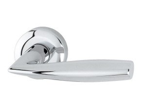 Алюминиевая ручка на розетке