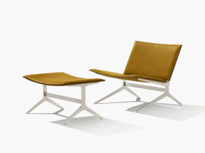 Кожаное кресло с подставкой для ног