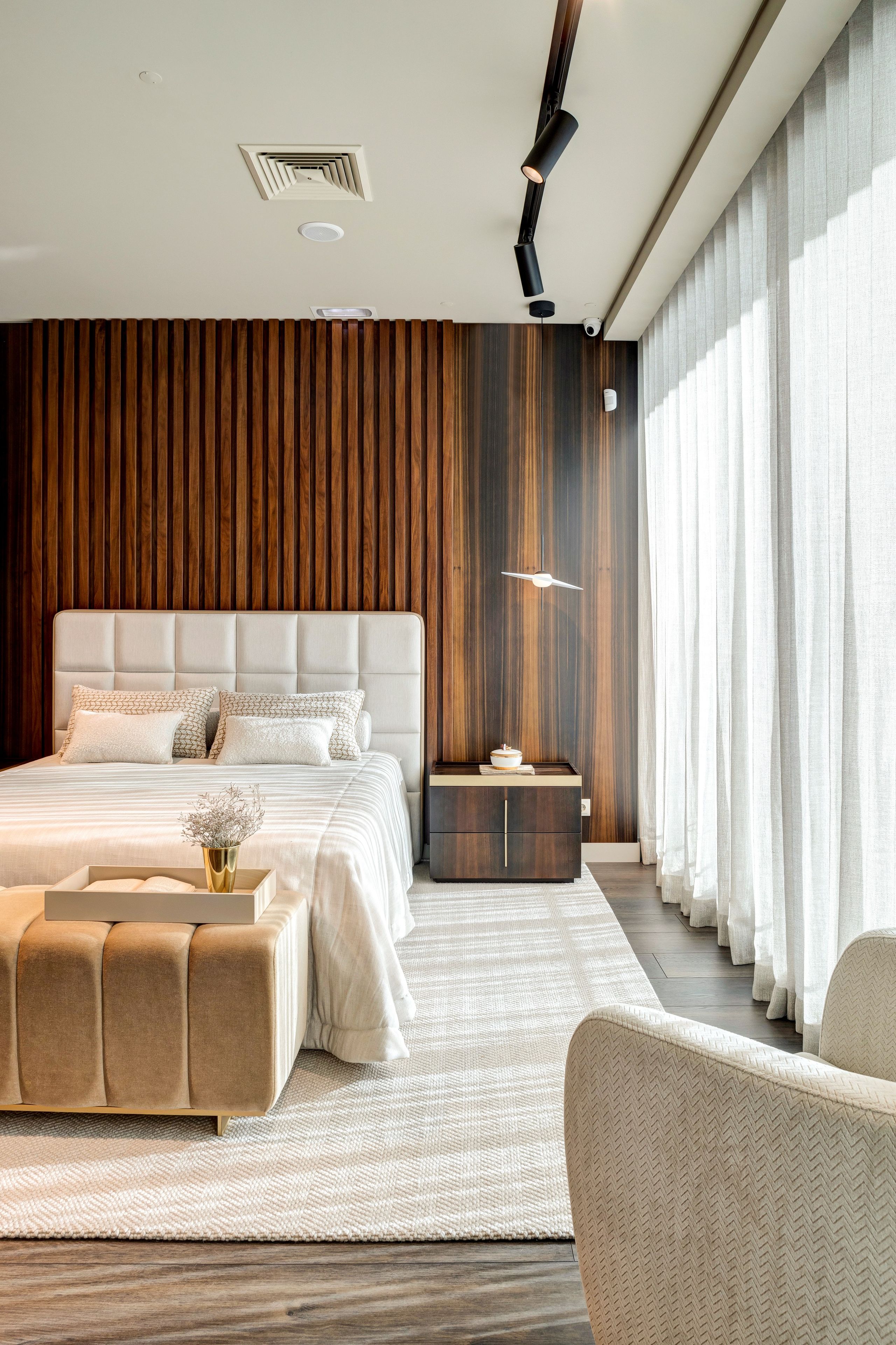 Бархатная двуспальная кровать с мягким изголовьем Stylish Club Мадрид ARCH-00147357 - Вид №6