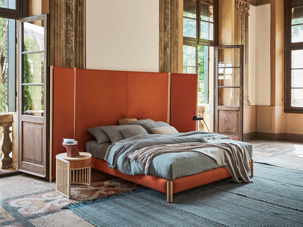 Двуспальная кровать из ткани с высоким изголовьем Pianca BRICOLA ARCH-00092065 - Вид №3