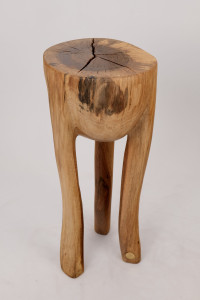 Высокий журнальный столик из грецкого ореха