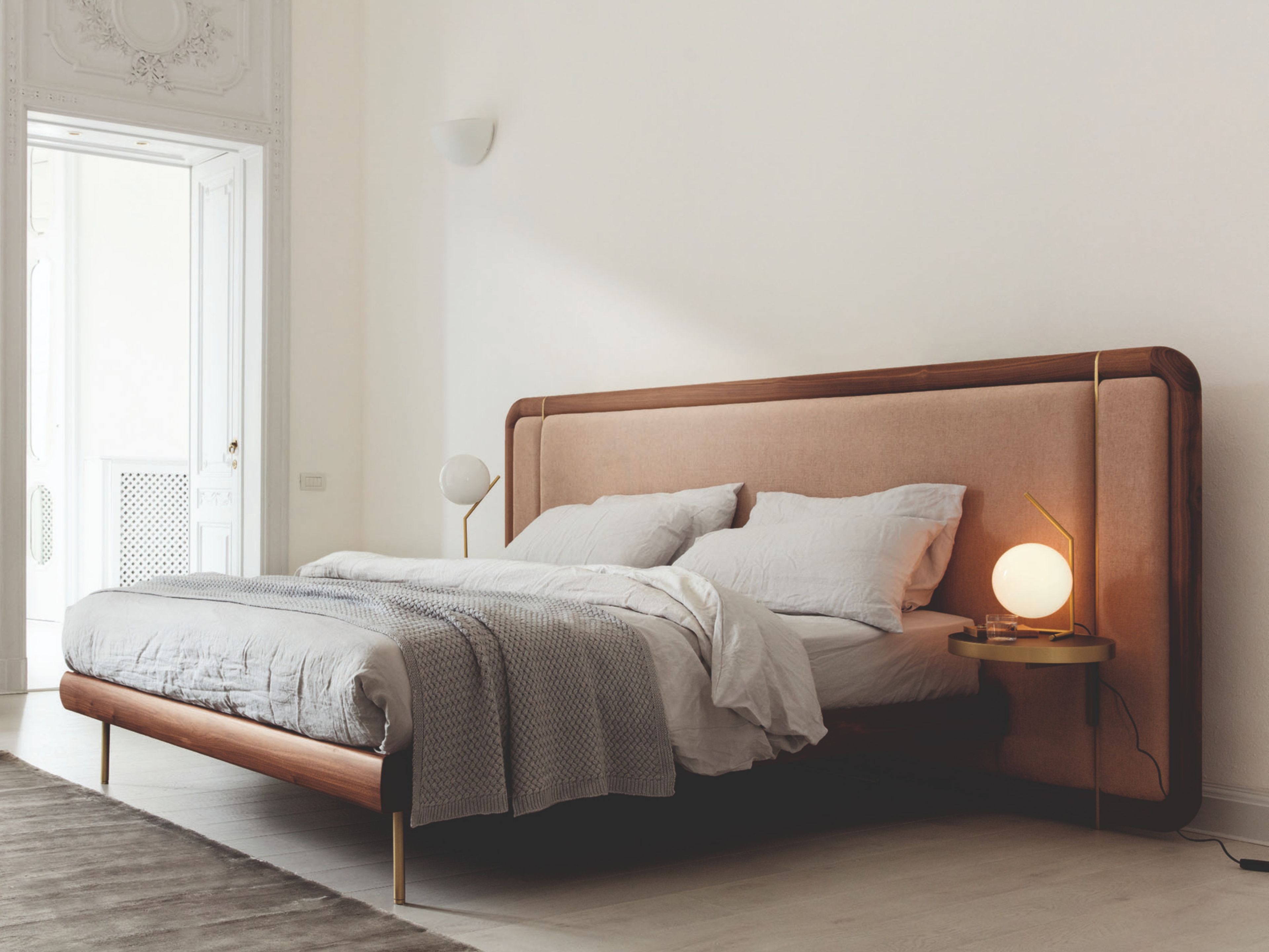 Деревянная кровать со встроенными тумбочками Porada Soul ARCH-00123265