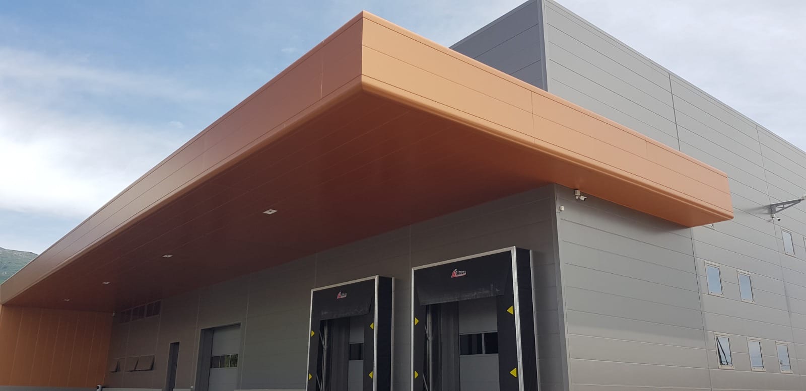 Изолированная металлическая панель для фасада ELCOM SYSTEM ТЕРМОПАРЕТЫ® ARCH-00037807 - Вид №8