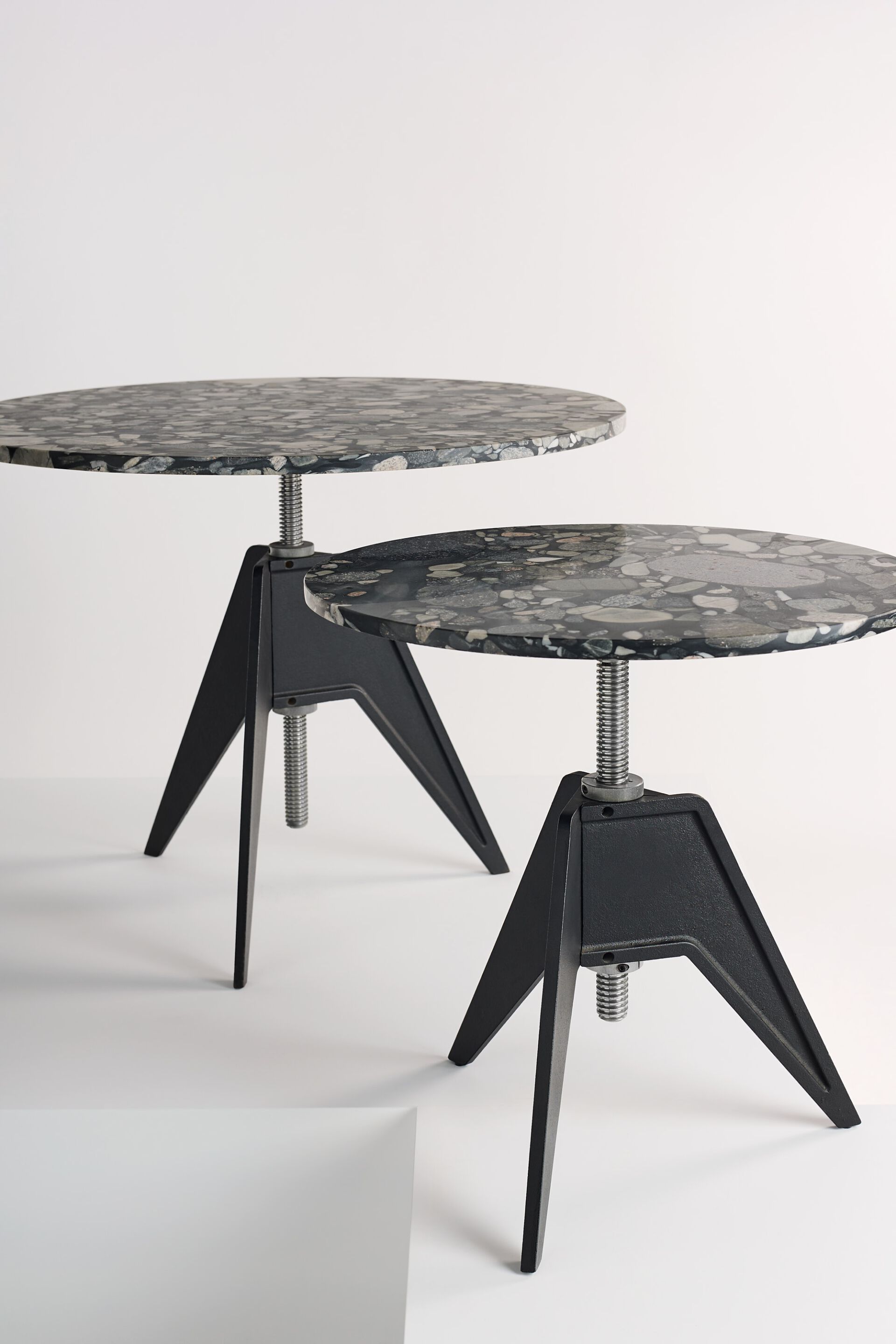 Круглый мраморный журнальный столик с регулируемой высотой Tom Dixon Screw ARCH-00103792 - Вид №5