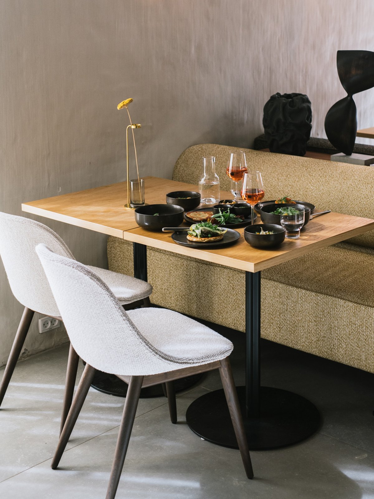 9395002-01BC08ZZ MENU Боковой обеденный стул Harbour, деревянная основа, обитый Темный мореный дуб | Мох 0022  - Вид №4