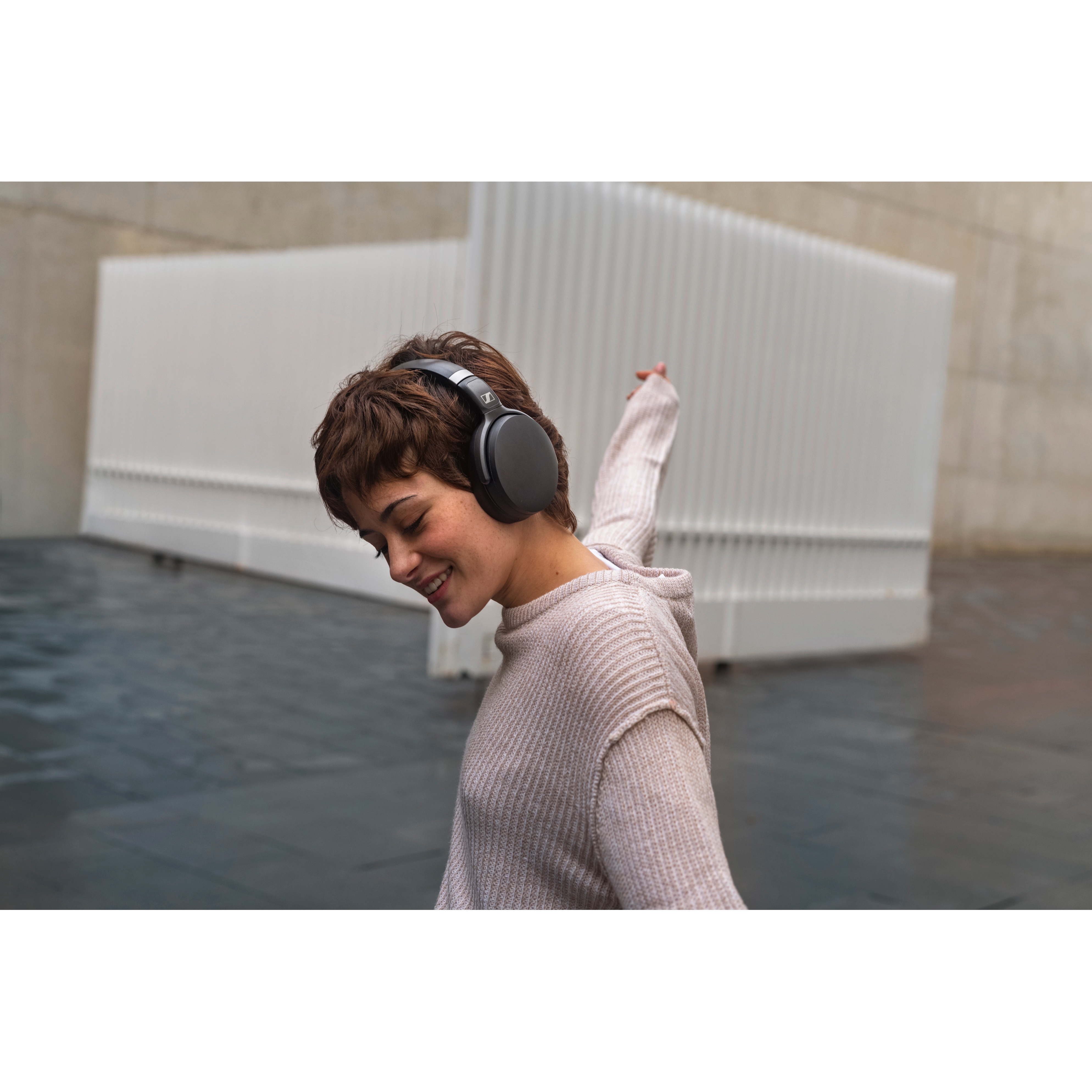 HD 450BT BLACK Наушники беспроводные / bluetooth 5.0, накладные складные закрытые, активное шумоподавление, 18-22000гц, 108дб, микрофон, до 30 часов работы, аудиокедеки: sbc, aac, aptx™, aptx™ low latency, 508386 Sennheiser Santreyd  - Вид №7