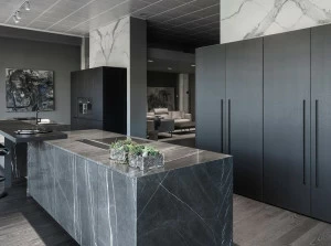 TM Italia Cucine Кухня с двойным островом и высокими шкафами с выдвижными дверцами T45