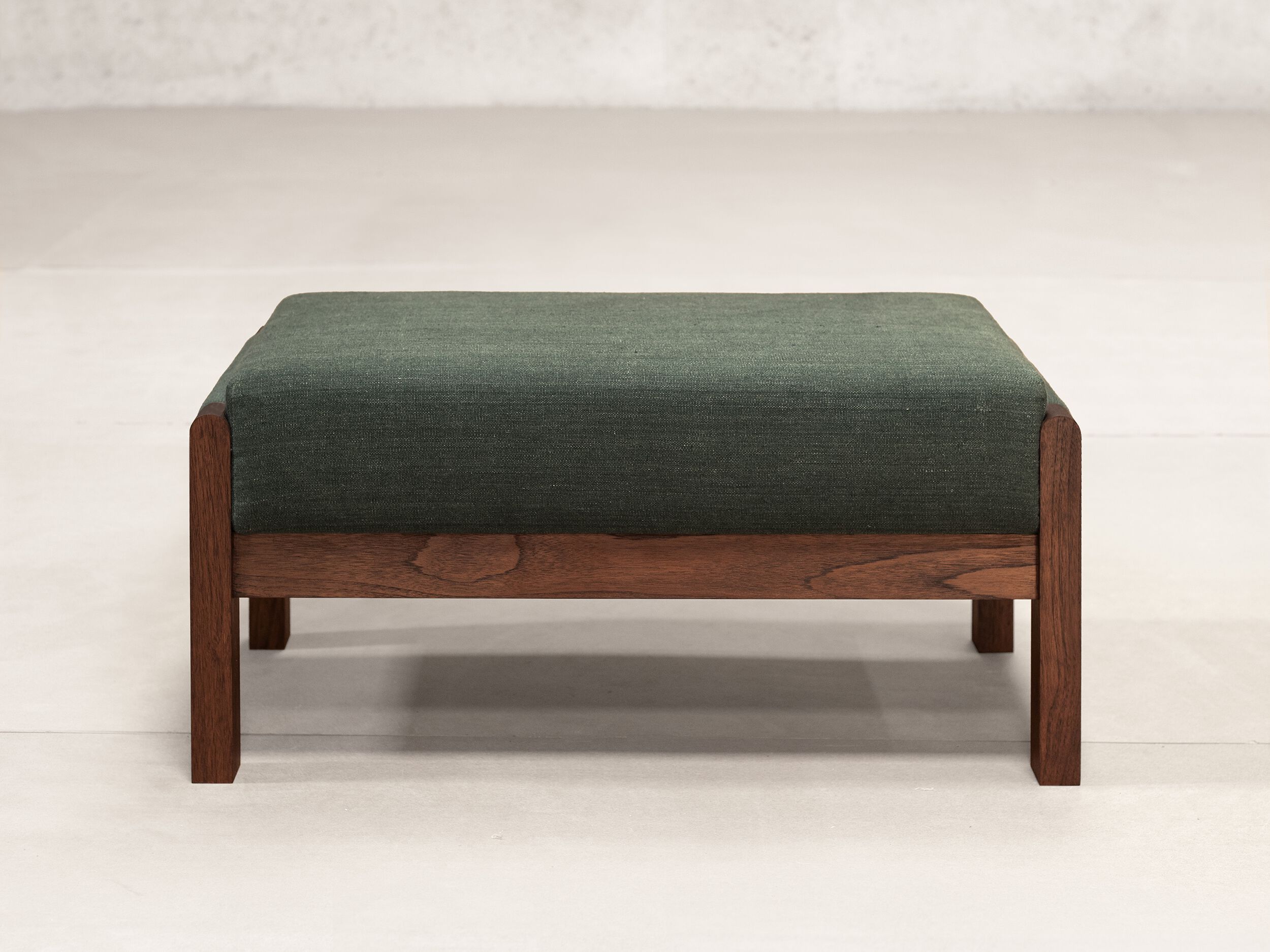 Тканевая мягкая подставка для ног Phantom Hands Niwar ARCH-00148199 - Вид №1